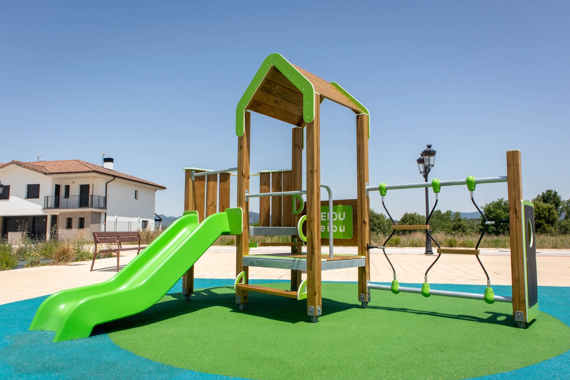 Structure de jeux multifonction pour enfants 1 à 4 ans – Gamme Zura